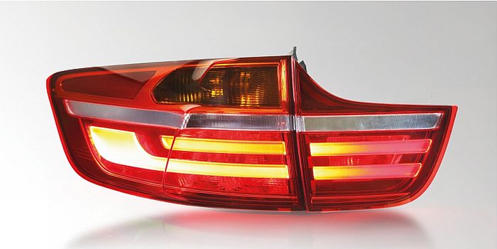LED機能付きのリアランプ、BMW X6