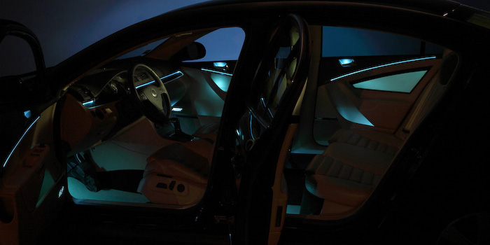 Ambient interior lighting in ice-blue (Innovation car)
