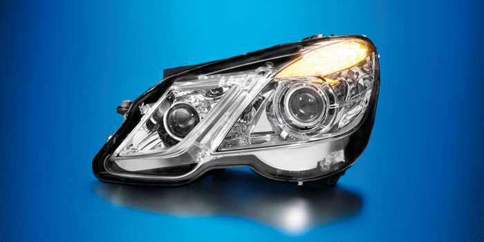 Xenon headlamps with adaptive cut-off line, Mercedes E-Class