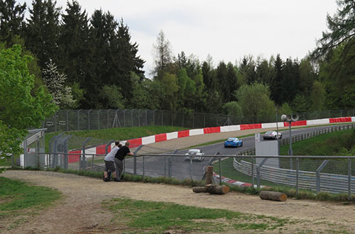 Trackday auf dem Nürburgring: Was macht das Erlebnis aus? Wir gehen auf Spurensuche.