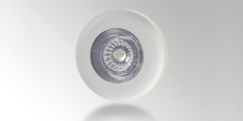 Lampki wewnętrzne punktowe LED, do montażu powierzchniowego lub wpuszczanego, z pierścieniem światłowodowym CELIS zapewniającym nastrojowe oświetlenie w kabinie