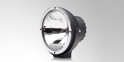 Stylowy reflektor dodatkowy Luminator Xenon firmy HELLA