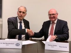 Faurecia_and_HELLA_Signing_160