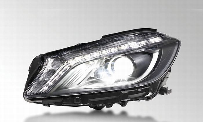 Xenon headlamp with Intelligent Light System (ILS) and adaptive high beam assistant (aCOL – adaptive Cut-Off Line), Mercedes A-Class 