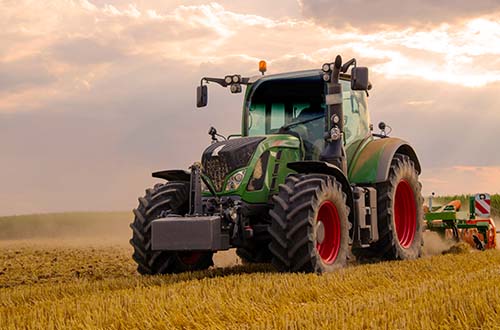Der Kraftstoffverbrauch von Traktoren ist einer größten Kostenfaktoren bei der Bewirtschaftung landwirtschaftlicher Flächen.