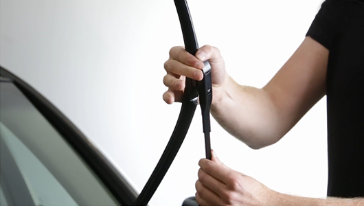 Change wiper blades with ease – thanks to user-friendly HELLA systems
