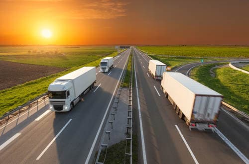 Unterfahrschutz an Lastkraftwagen erhöht die Sicherheit im Straßenverkehr.