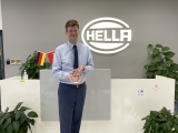 On behalf of HELLA, Vice President Michael Weitert accepted the award from Automobile and Parts. (Picture: HELLA)