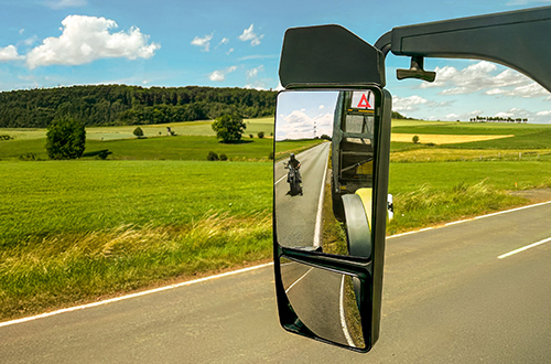 Radarbasierter Abbiegeassistent im Landmaschinenspiegel