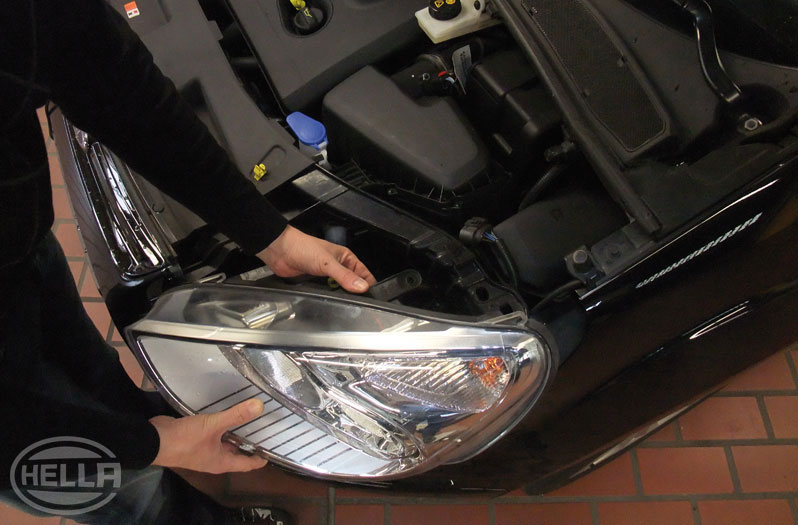 Xenon lamps and headlight bulb replacement |