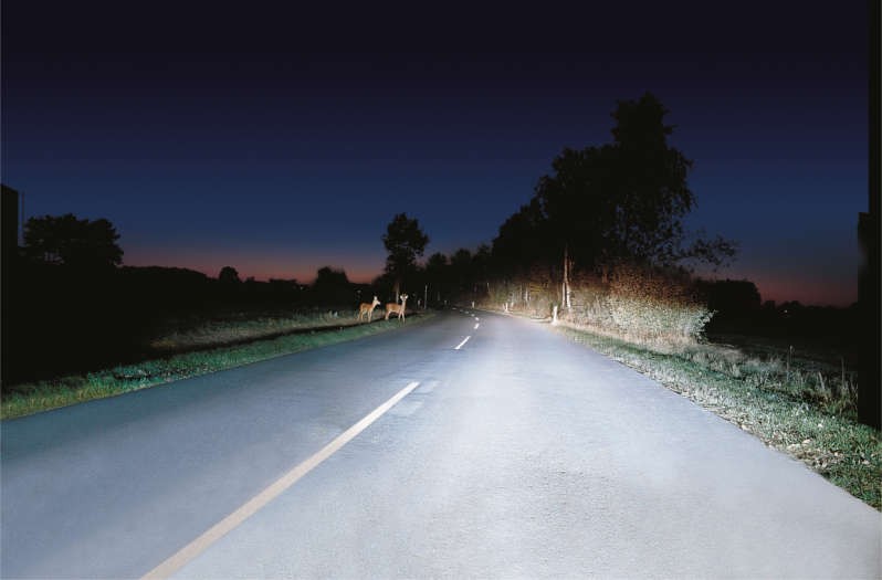 Bi-Xenon headlights module: Illumination with Bi-Xenon high beam light