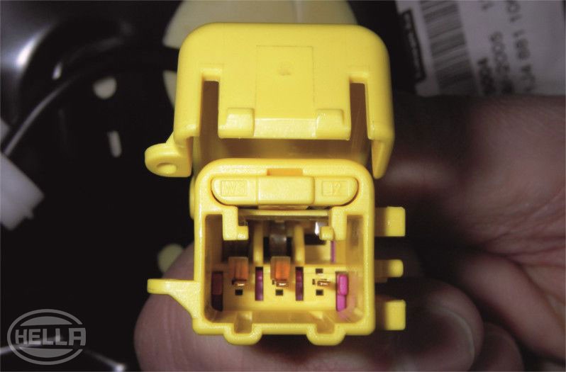 Airbag plug