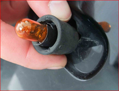 Audi TT - Returning side direction indicator to good working order - Fig.3