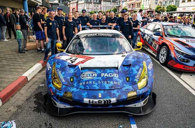 Der „Hella Pagid – racing one“ Ferrari gehörte beim 24-Stunden-Rennen auf dem Nürburgring zu den absoluten Publikumslieblingen.